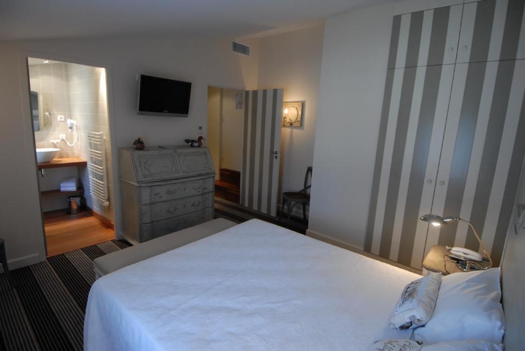 Hotel Le Martray อาร์-ซอง-เร ภายนอก รูปภาพ